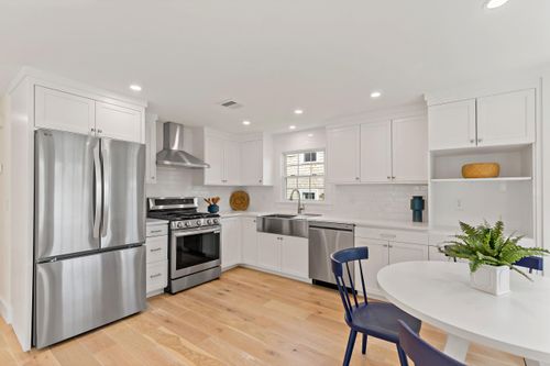 33 Dexter Ave, Sandwich, MA, 02563-1922 | Card Image