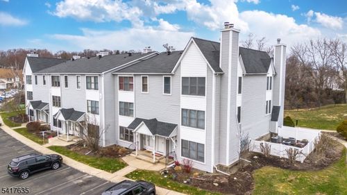 54 Burlington Ct, Hamburg, NJ, 07419-1323 | Card Image