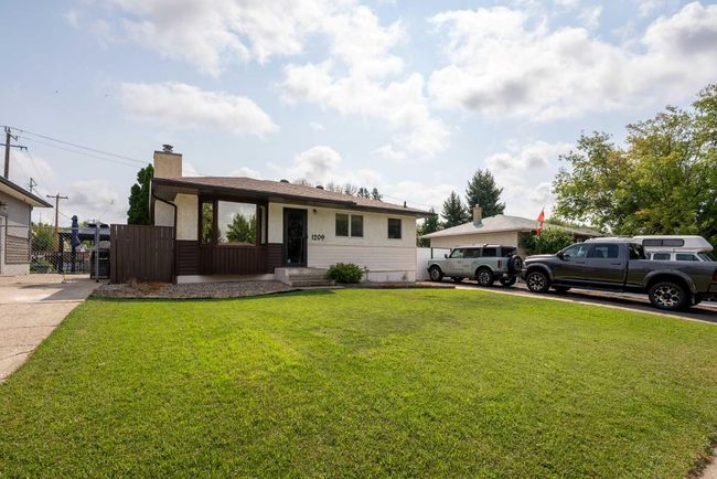 1209 18 St N, House detached with 3 bedrooms, 2 bathrooms and 6 parking in Lethbridge AB | Image 6