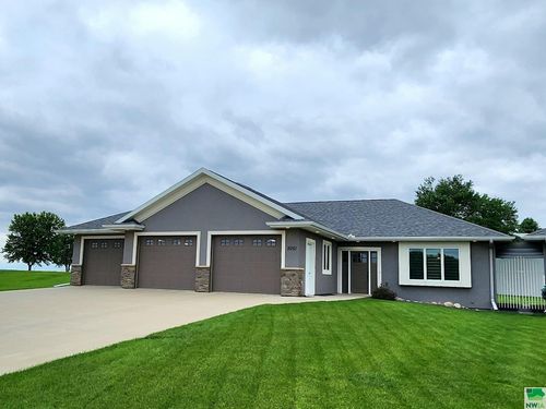 2051 Riviera Rd, Sioux Center, IA, 51250-2929 | Card Image