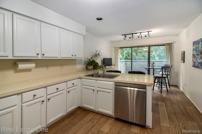 Kitchen | Image 11