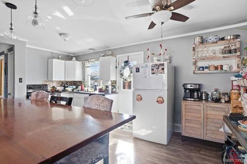 22050 Mauer St, Saint Clair Shores, MI, 48080-3545 | Card Image