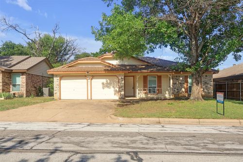 7409 Meadow Creek Dr, Fort Worth, TX, 76133-7715 | Card Image
