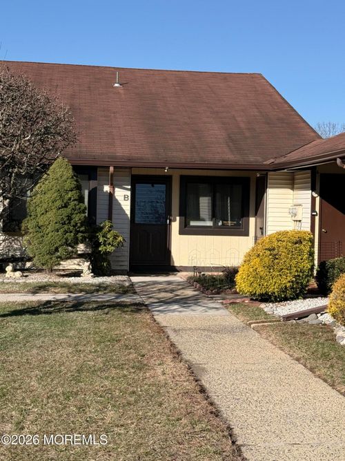 b-81 Amberly Dr, Manalapan, NJ, 07726-5327 | Card Image