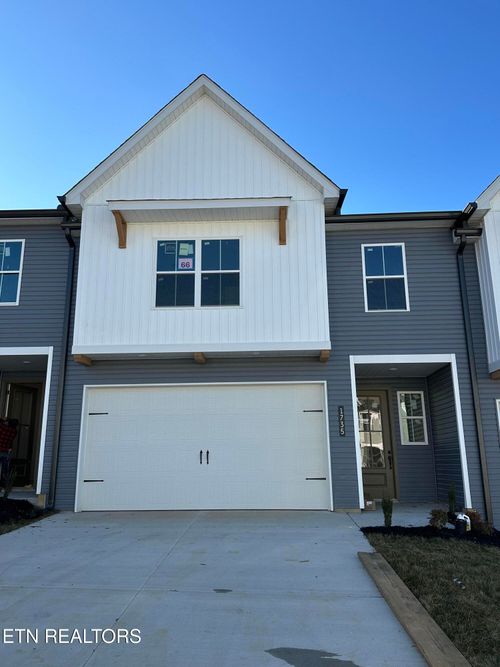 1735 Lateglow Way, Knoxville, TN, 37901 | Card Image