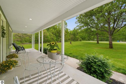 11888 Many Oaks Dr, Interlochen, MI, 49643-8419 | Card Image