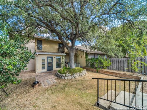 408 Summit Cir, Fredericksburg, TX, 78624-5032 | Card Image