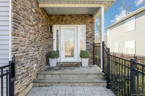 766 Mamaroneck Ave, White Plains, NY, 10605-2524 | Card Image