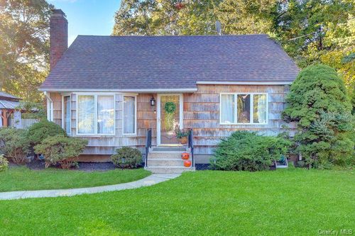 52 Linden Lane, Brookhaven, NY, 11967 | Card Image