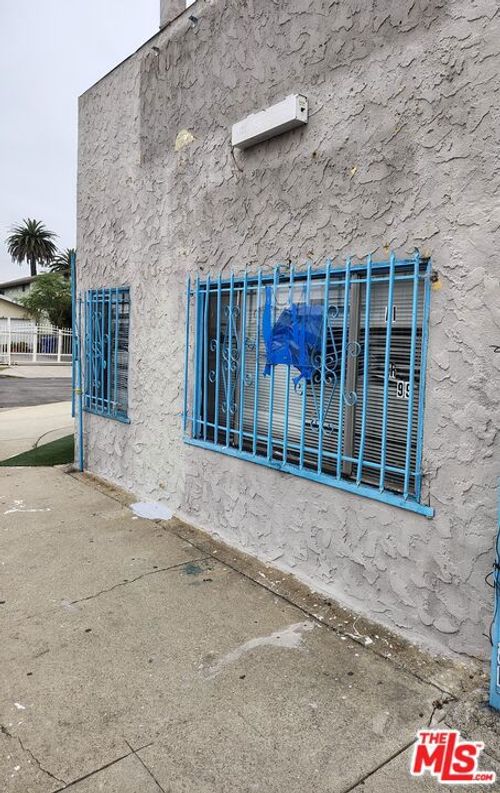 1354 W 84th Place, Los Angeles, CA, 90044 | Card Image