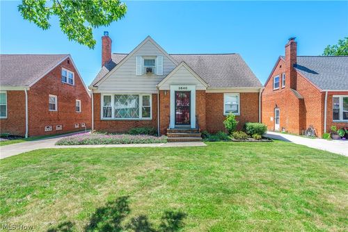 3840 Colony Rd, South Euclid, OH, 44118-2304 | Card Image