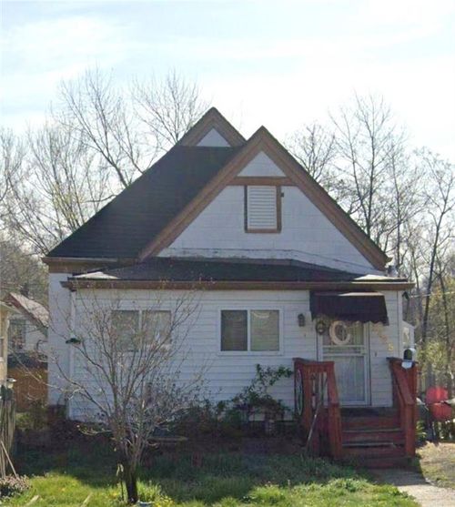 2425 Jackson Ave, Kansas City, MO, 64127-4427 | Card Image