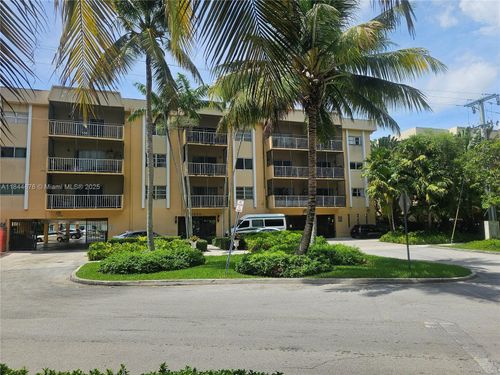 apt-431-2620 Ne 135th St, North Miami, FL, 33181-3539 | Card Image