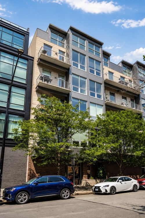 4n-16 N Carpenter St, Chicago, IL, 60607-2199 | Card Image