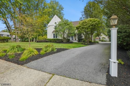 2 Quimby Ln, Mendham, NJ, 07945-1228 | Card Image