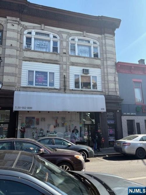 3208 Bergenline Avenue, Union City, NJ, 07087 | Card Image