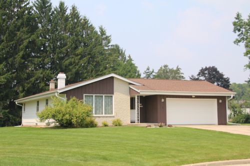 5923474 Lilac Ct, Sussex, WI, 53089-3815 | Card Image