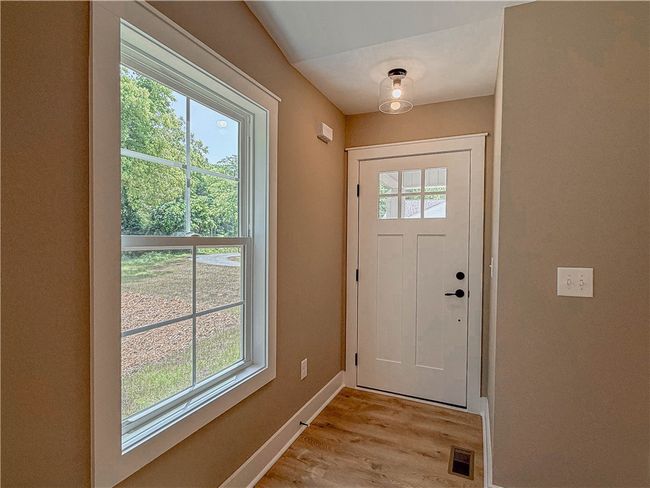320 Code Cir, House other with 3 bedrooms, 2 bathrooms and null parking in Seneca SC | Image 5