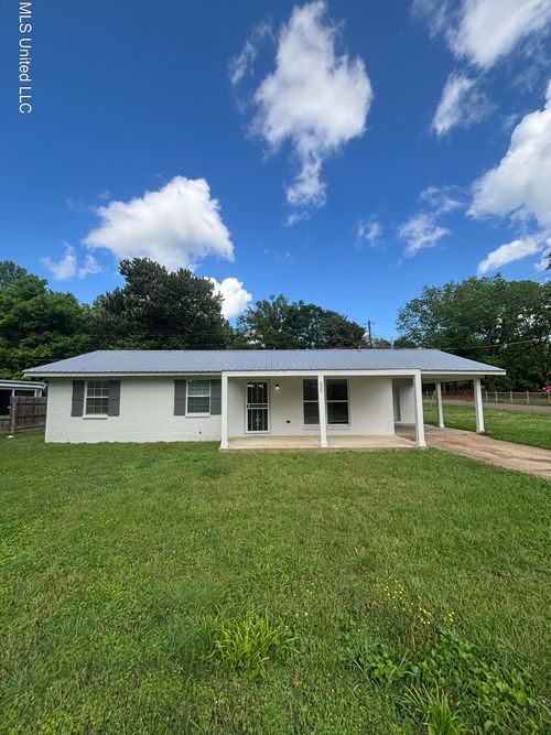 230 Greenbriar Cir, Holly Springs, MS, 38635-3145 | Card Image
