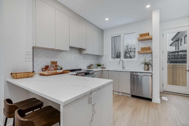 3927 65 St Nw, Townhouse with 3 bedrooms, 3 bathrooms and 1 parking in Calgary AB | Image 9