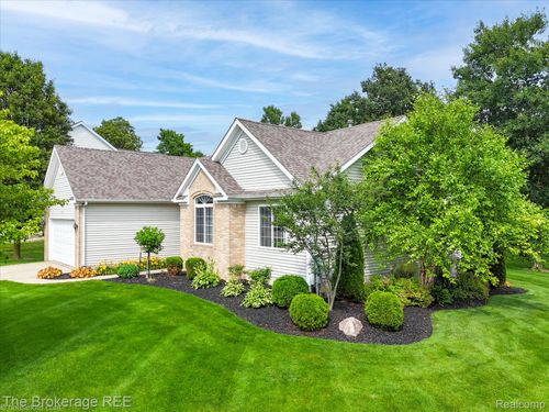 4435 Great Oaks Dr, Grand Blanc, MI, 48439-8665 | Card Image