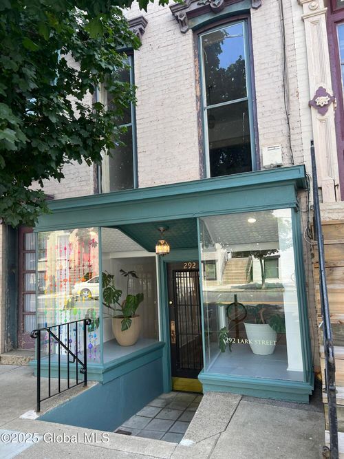 292 Lark St, Albany, NY, 12210-1095 | Card Image