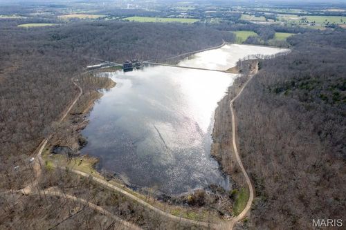 805 Vineyard Lake Rd, Bismarck, MO, 63624-7029 | Card Image