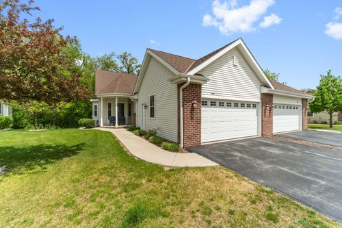 830 Elise Ct, Waukesha, WI, 53189-5831 | Card Image