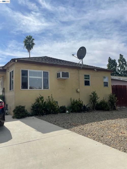 2838 Pixie Dr, Stockton, CA, 95203-1116 | Card Image