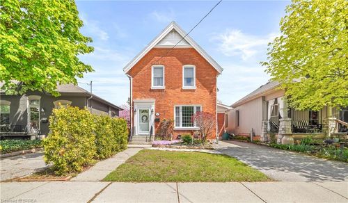27 Ada Ave, Brantford, ON, N3T4K8 | Card Image