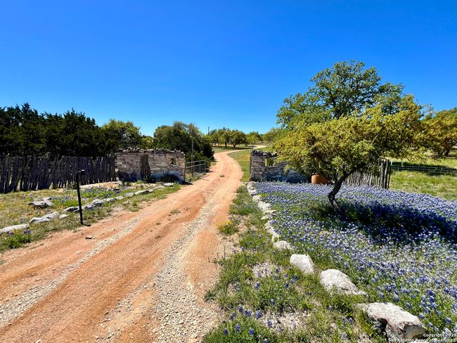 163 Northridge Dr W, House other with 2 bedrooms, 3 bathrooms and null parking in Mountain Home TX | Image 38