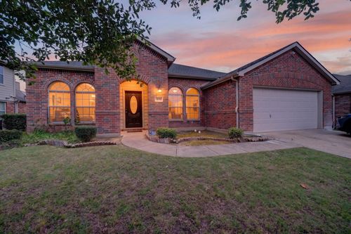 511 Chestnut Trl, Forney, TX, 75126-6878 | Card Image