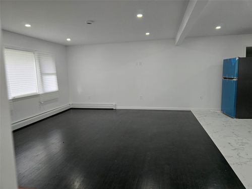 1050 Karshick St, Bohemia, NY, 11716-4328 | Card Image