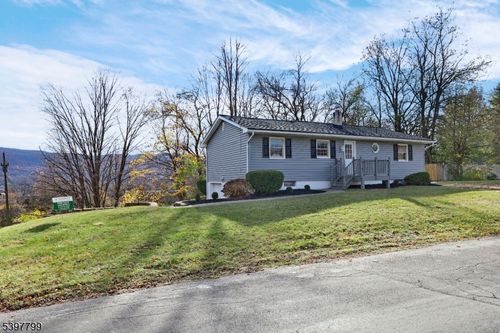 6 Van Buren Ave, Vernon, NJ, 07462-3527 | Card Image