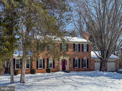 11922 Holly Spring Dr, GREAT FALLS, VA, 22066-1204 | Card Image