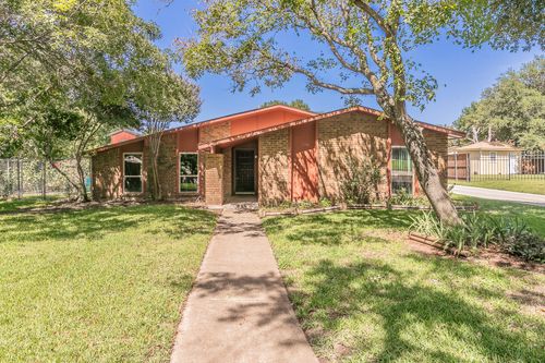 2106 Acer Ct, Grand Prairie, TX, 75052-1701 | Card Image