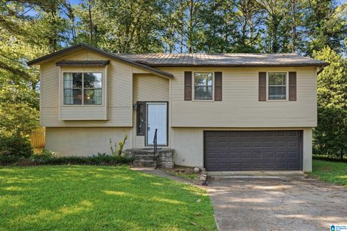 211 Rine Dr, Rainbow City, AL, 35906-6529 | Card Image
