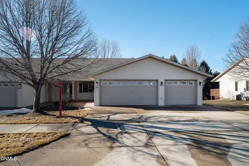 321 E Calgary Ave, Bismarck, ND, 58503-0527 | Card Image