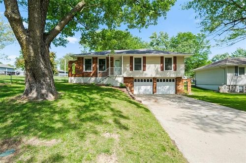1908 Ne Adams Dairy Rd, Blue Springs, MO, 64014-1802 | Card Image