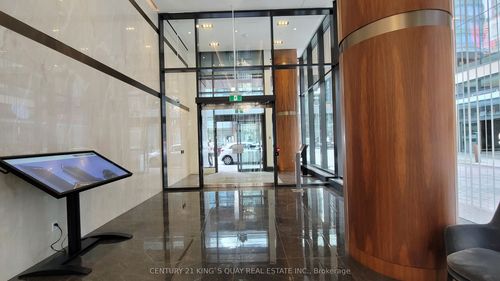 1009-19 Bathurst St, Toronto, ON, M5V0N2 | Card Image