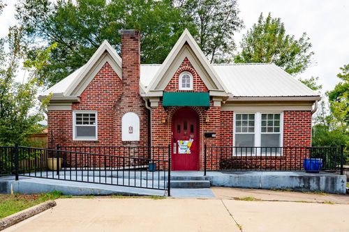 703 Donaghey Ave, Conway, AR, 72034-5107 | Card Image