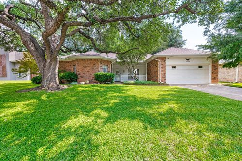 2522 Danny Ln, Farmers Branch, TX, 75234-6277 | Card Image