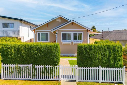 7696 Davies St, Burnaby, BC, V3N3H4 | Card Image