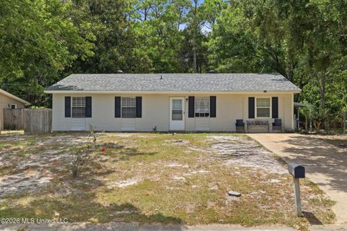 32 Yorkshire Pkwy, Gulfport, MS, 39503-4018 | Card Image