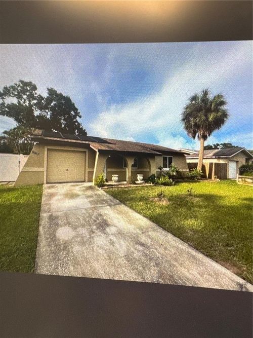 8067 Candlewoode Dr, LARGO, FL, 33773-2909 | Card Image