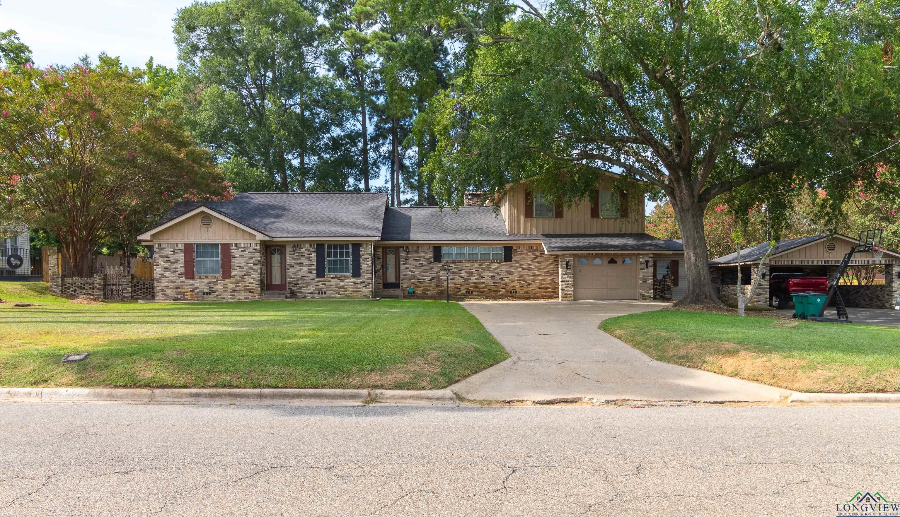 Wellington St, Carthage, TX 75633