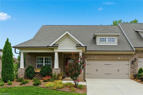 1009 Beechcrest Dr, Kernersville, NC, 27284-4075 | Card Image