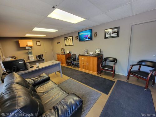 25968 Waltz Rd, New Boston, MI, 48164-9651 | Card Image