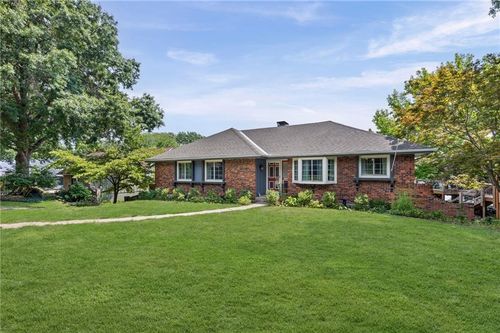 6829 Lakeshore Dr, Raytown, MO, 64133-6152 | Card Image