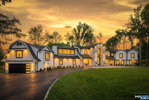 27 Applewood Dr, Upper Saddle River, NJ, 07458-1002 | Card Image